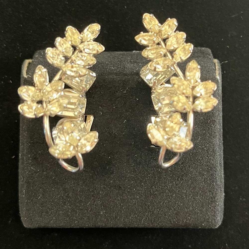 Beautiful Leaves 🍃 Design Clip On Rhinestones Earrings
